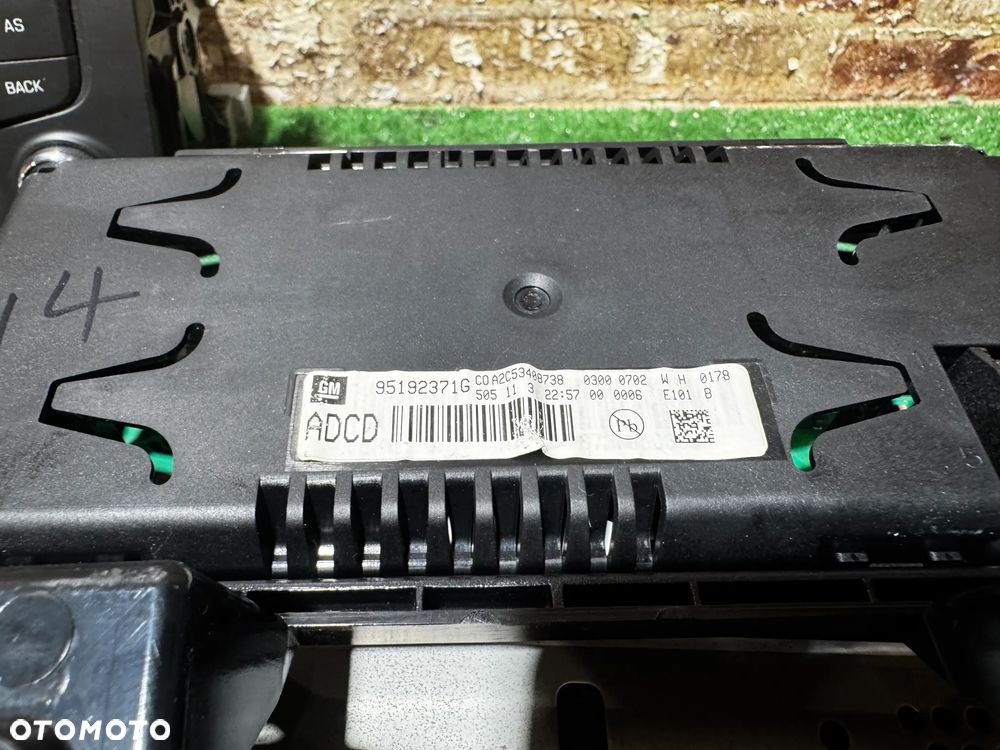 RADIO ODTWARZACZ CD PANEL EKRAN 22800670 / UZZ CHEVROLET ORLANDO 2012 - 3