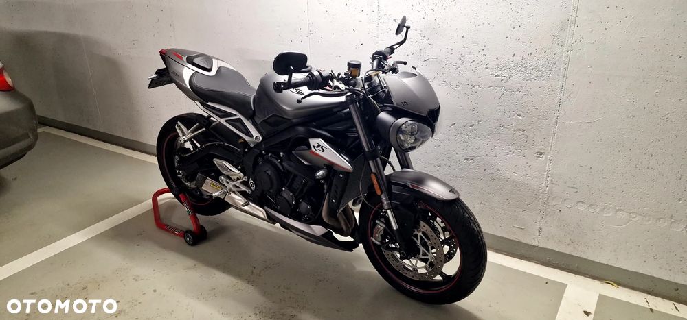 Triumph Street Triple - 11