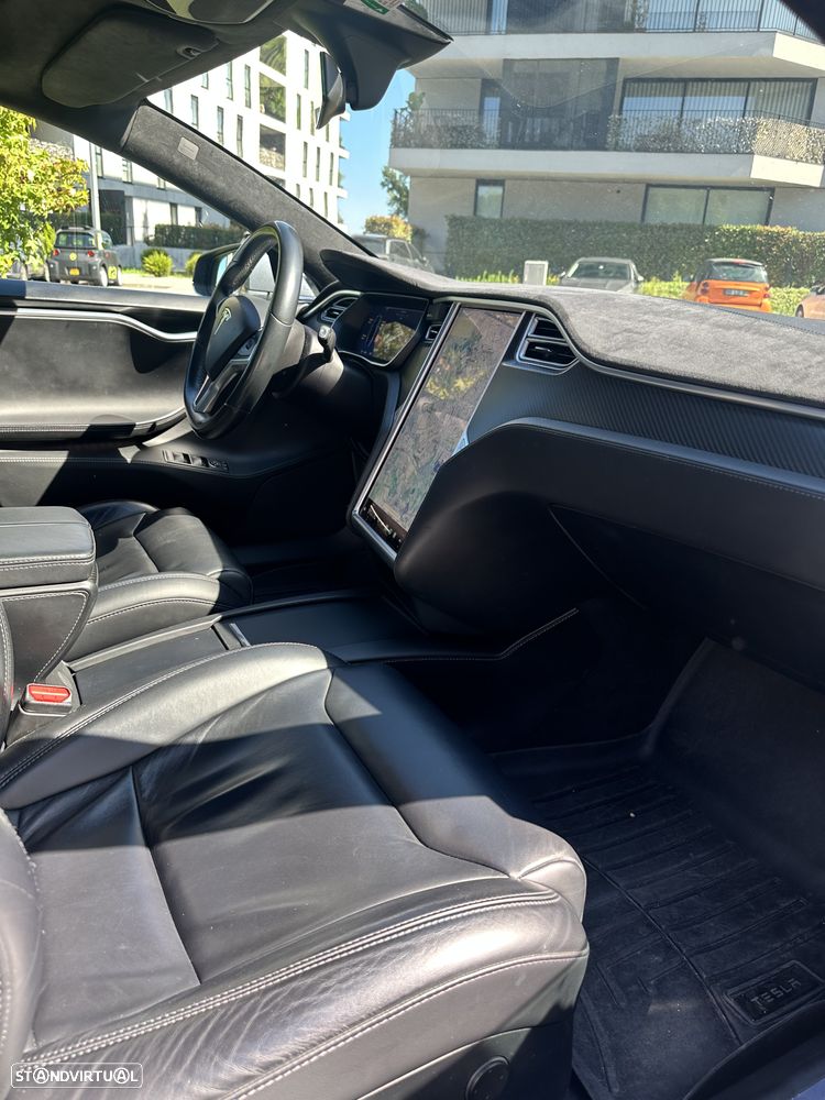 Tesla Model S - 12