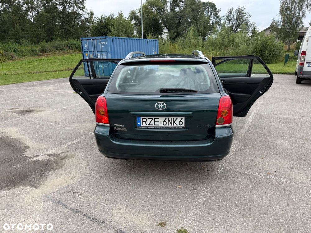 Toyota Avensis - 4