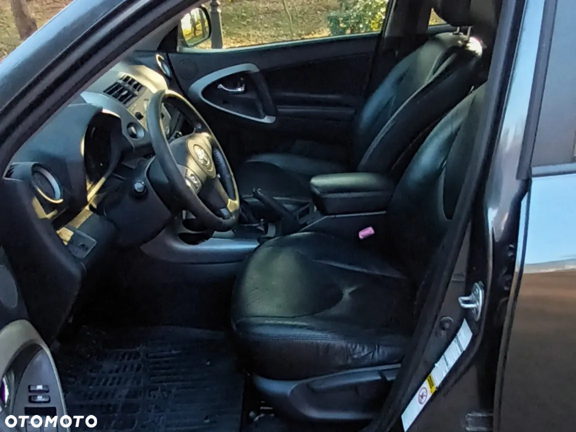 Toyota RAV4 2.2 D-4D Prestige - 11