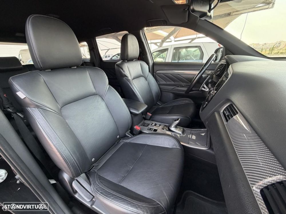 Mitsubishi Outlander 2.0 Instyle Navi - 24