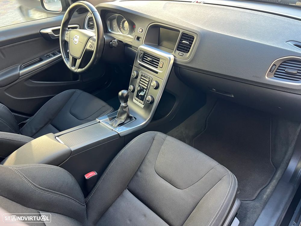 Volvo V60 D2 Edition Pro - 12