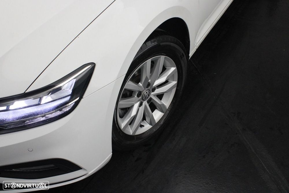 VW Passat Variant 2.0 TDI Business DSG - 48