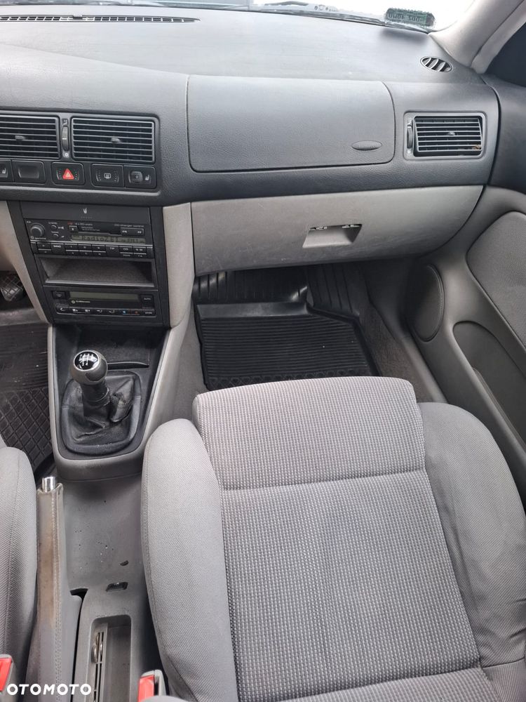 Volkswagen Golf 1.9 TDI Highline - 13