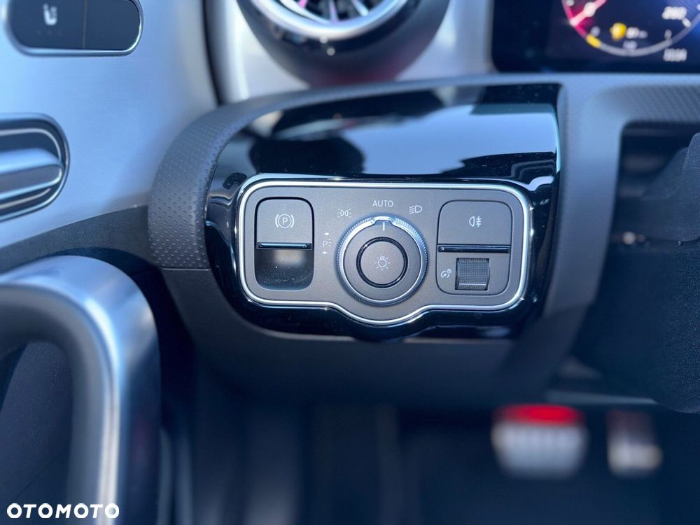 Mercedes-Benz CLA 200 AMG Line 7G-DCT - 26