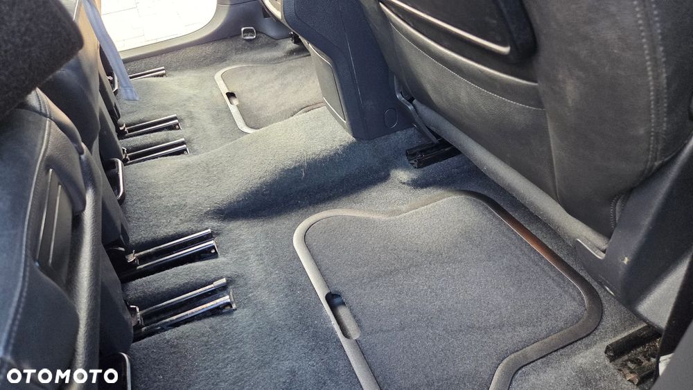 Volkswagen Sharan 2.0 TDI DSG BlueMotion Technology Highline - 35