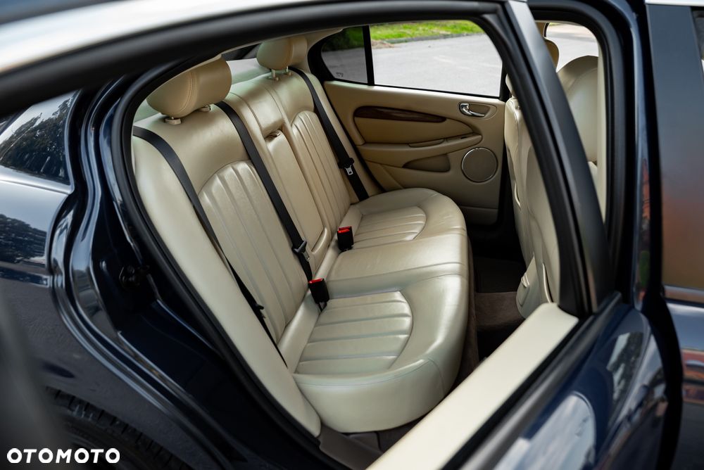 Jaguar X-Type 2.5 V6 4x4 Executive - 24