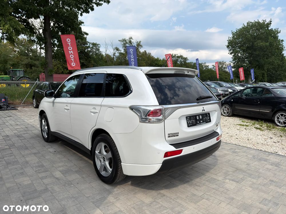 Mitsubishi Outlander 2.2 DID Intense + - 13