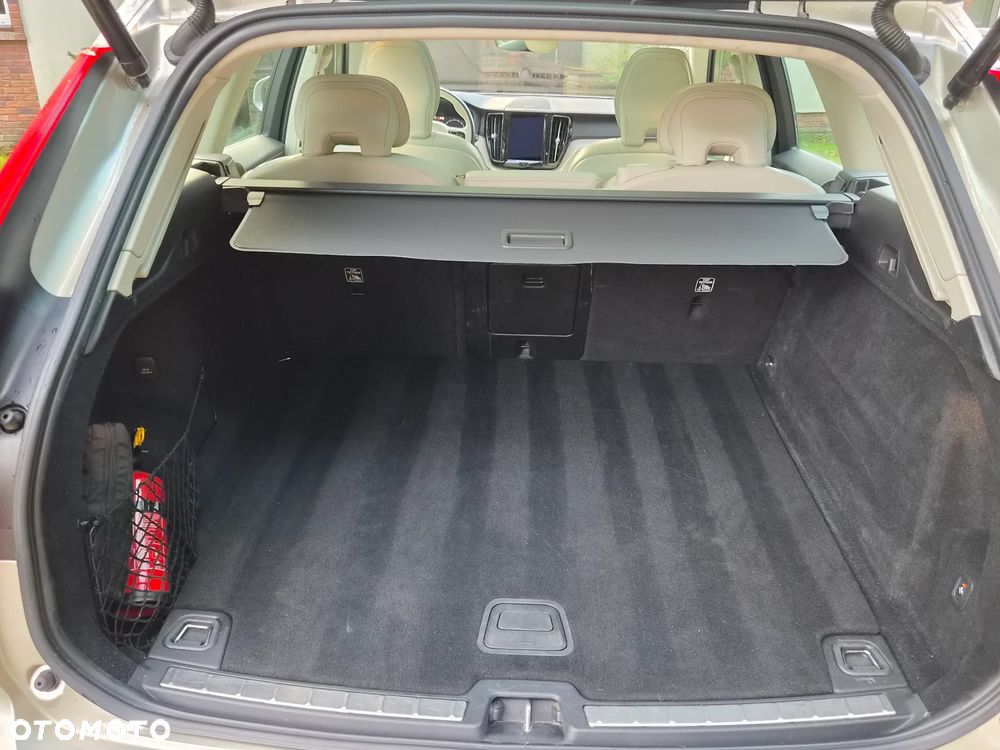 Volvo XC 60 B4 D AWD Essential - 29