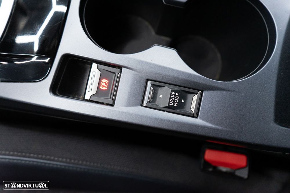 Peugeot 2008 1.2 PureTech Allure Pack EAT8 - 21