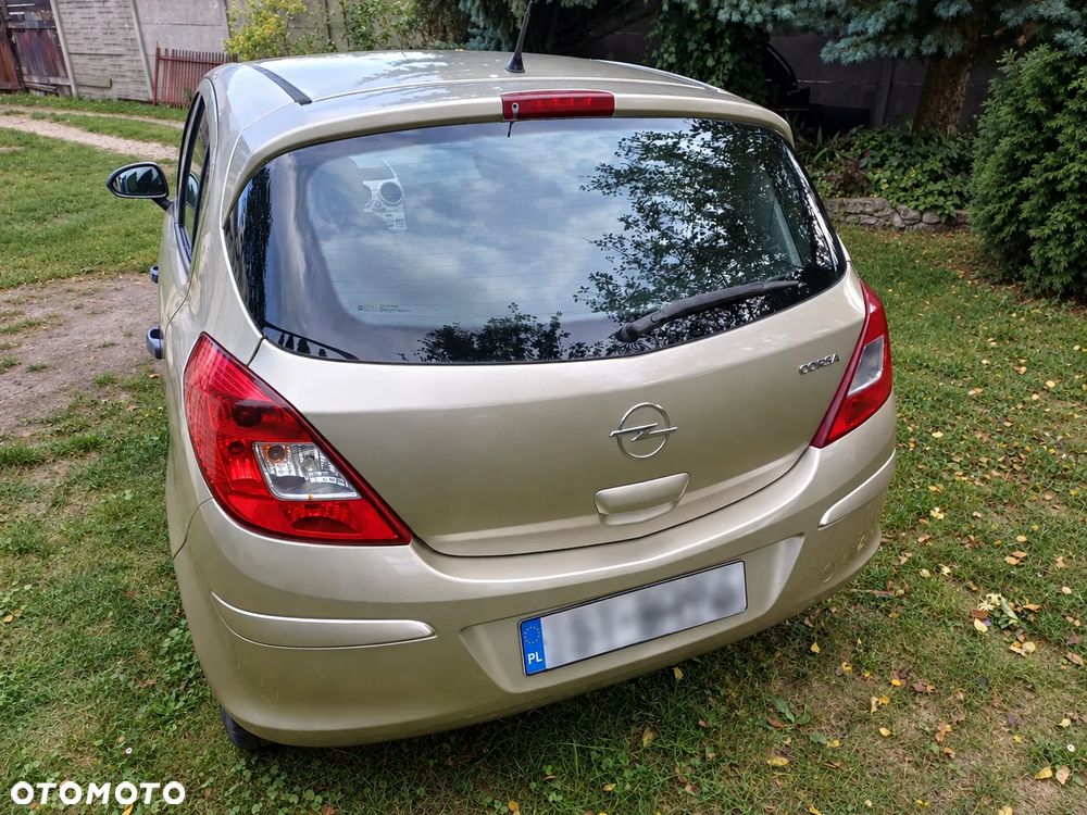 Opel Corsa 1.2 16V Essentia - 4