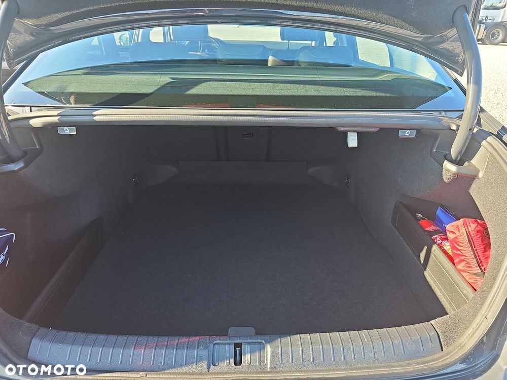 Volkswagen Passat 2.0 TSI Business DSG - 18