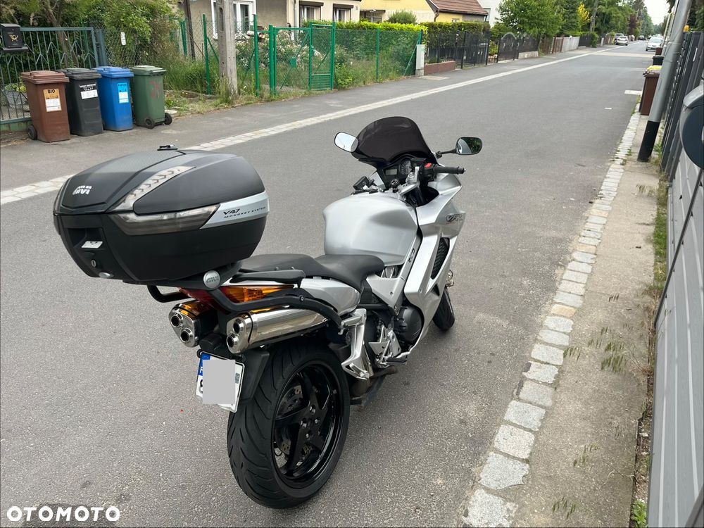 Honda VFR - 12