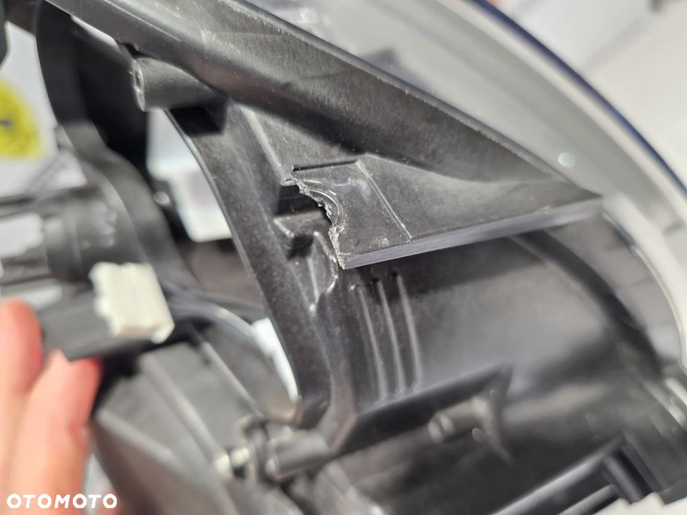 BMW E92 / E93 PRAWY BI-XENON SKRĘTNY DYNAMIC PRAWA LAMPA PRZEDNIA PRZÓD , NR 7239932 / 7239932-07 / 0301261284 , NR AUKCJI LPP201 - 39