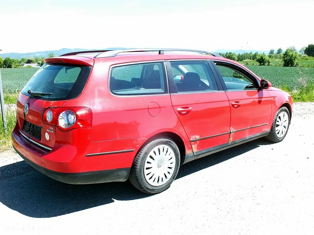 Volkswagen Passat 2.0 TDI DPF BlueMotion Technology Comfortline - 4