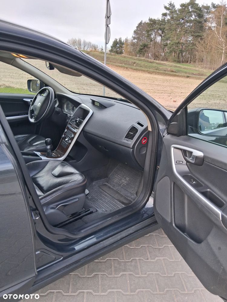 Volvo XC 60 2.4D AWD Summum - 11