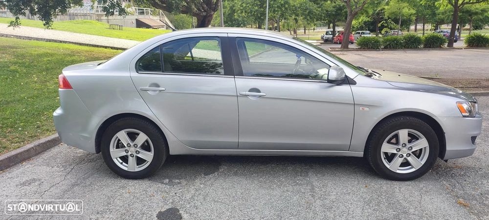 Mitsubishi Lancer 1.5 Inform - 4
