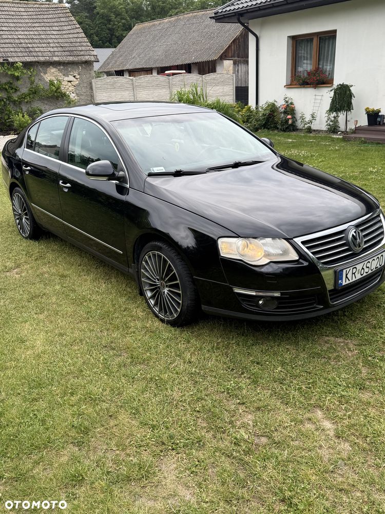 Volkswagen Passat - 1