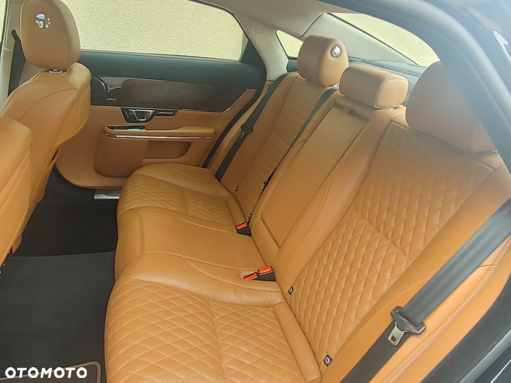 Jaguar XJ 3.0 T AWD LWB Portfolio - 9