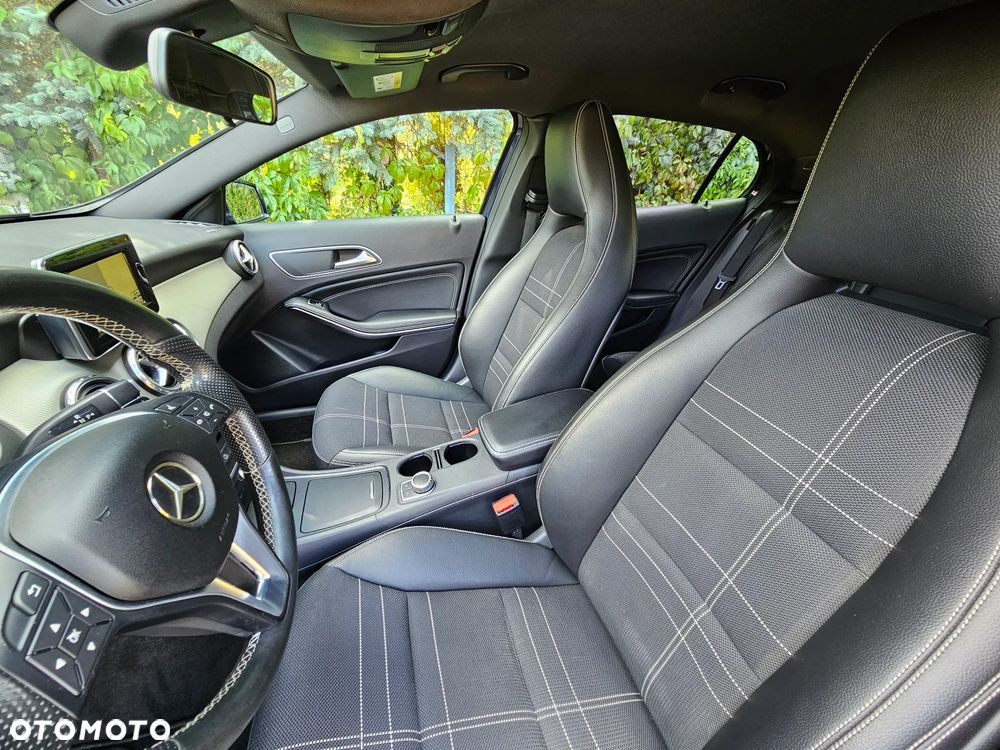 Mercedes-Benz GLA 250 7G-DCT Activity Edition - 19