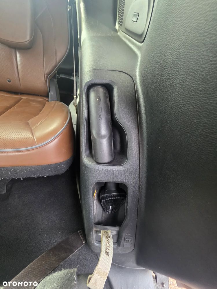 Chrysler Pacifica - 12