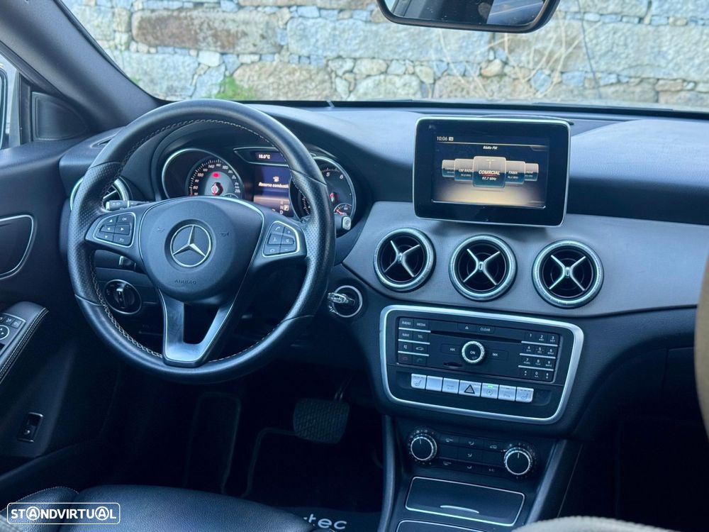 Mercedes-Benz CLA 180 7G-DCT Urban - 34
