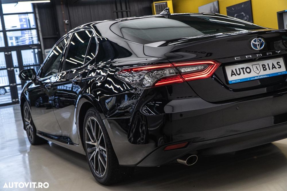 Toyota Camry 2.5 Exclusive - 35