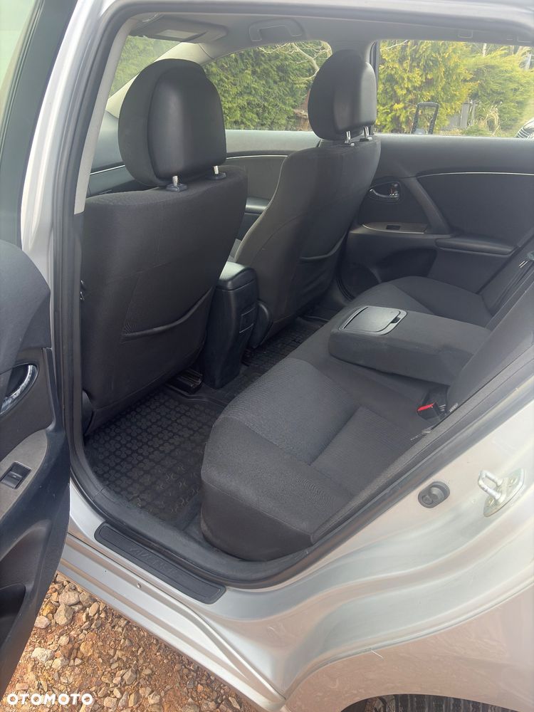 Toyota Avensis - 17