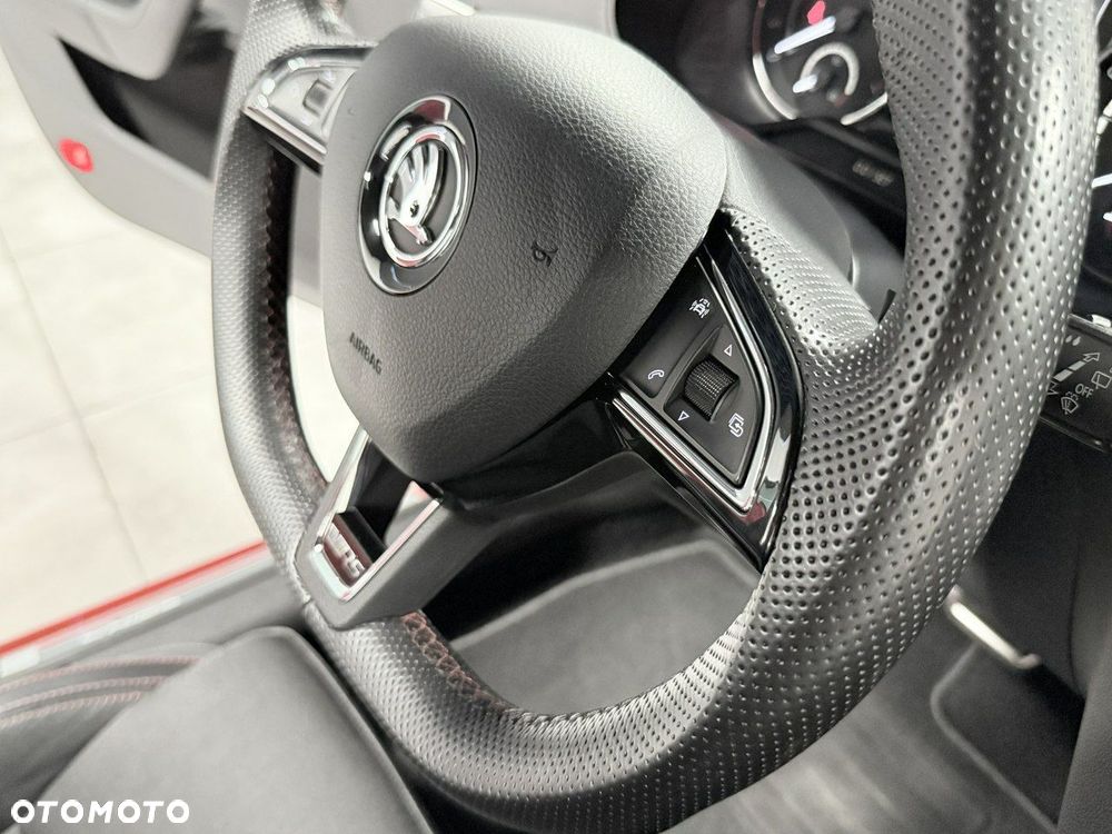 Skoda Octavia 2.0 TDI RS Challenge DSG - 32
