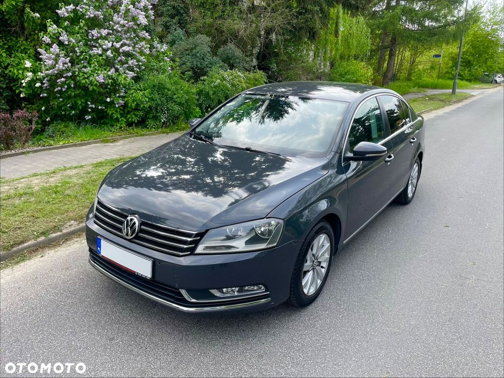 Volkswagen Passat - 1