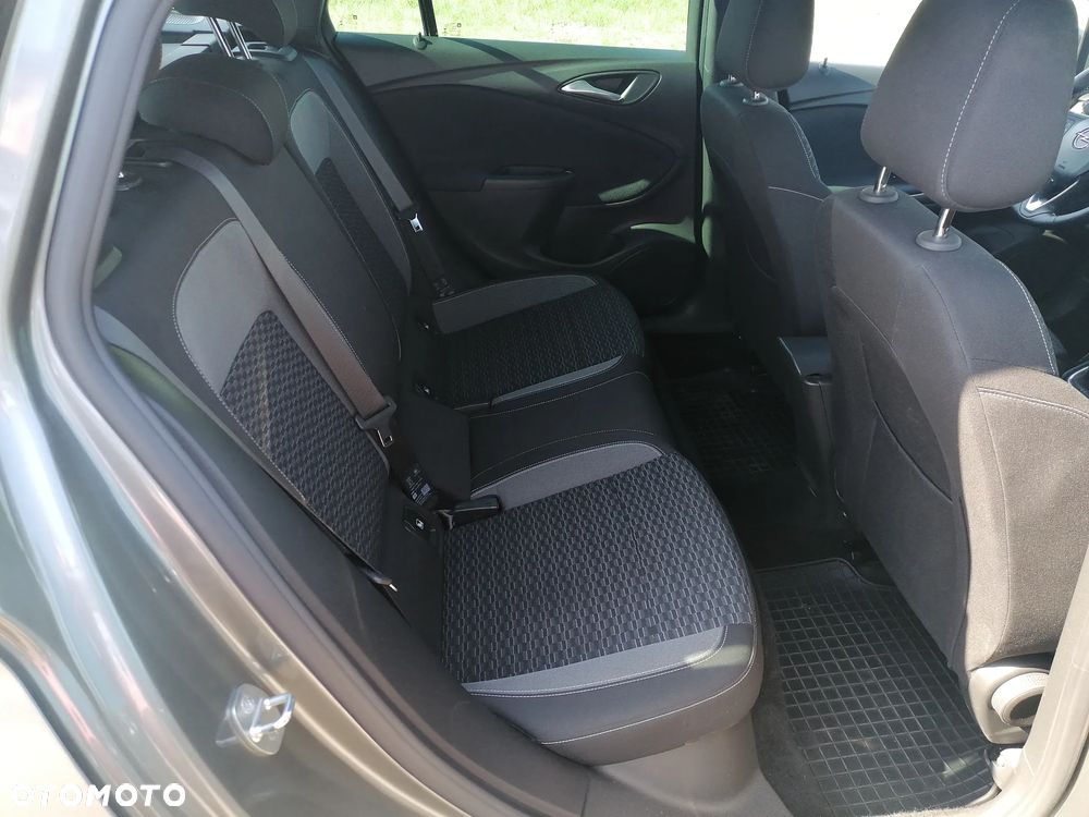 Opel Astra 1.2 T GS Line S&S - 18