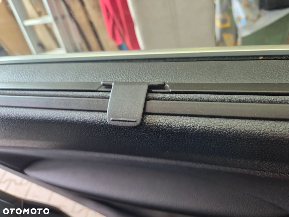 Volkswagen Sharan 2.0 TDI Comfortline - 24