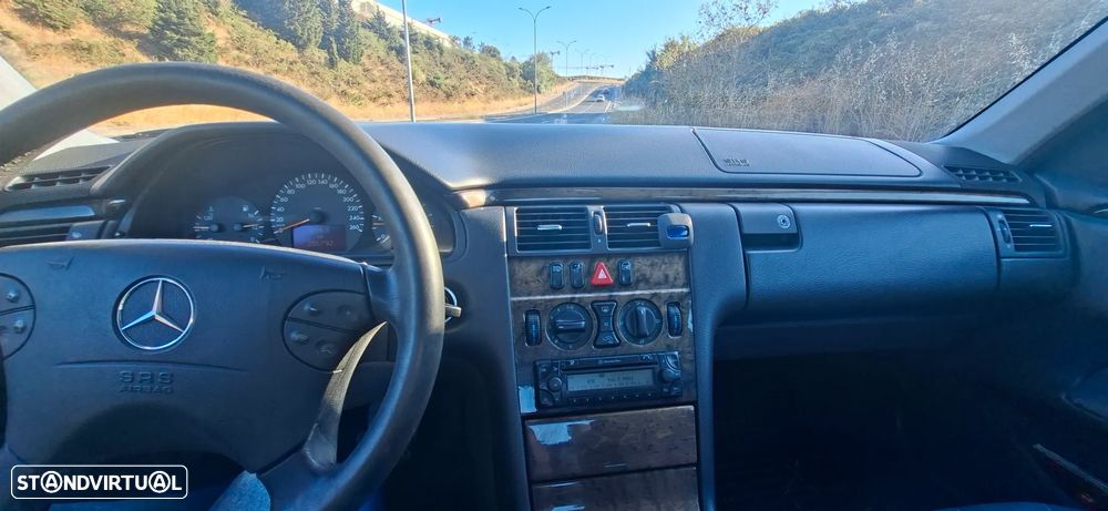 Mercedes-Benz E 220 - 2