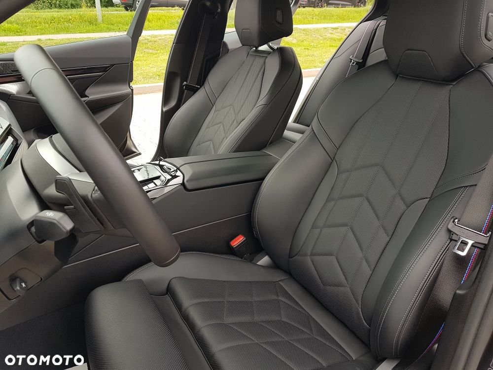 BMW Seria 5 540d xDrive mHEV M Sport - 28