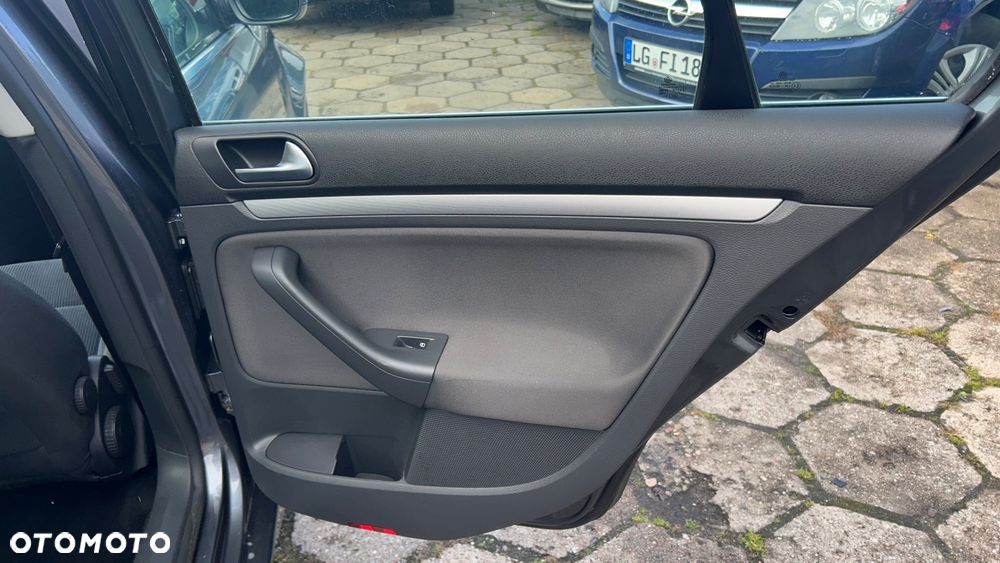 Volkswagen Jetta 1.9 TDI DPF Sportline - 8