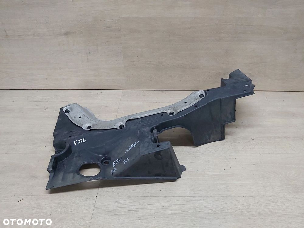TOYOTA Corolla E21 płyta dolna osłona podłogi zderzak tył 1,8 hybryda HB - 1