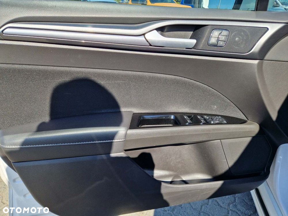 Ford Mondeo 2.0 EcoBlue Titanium - 24