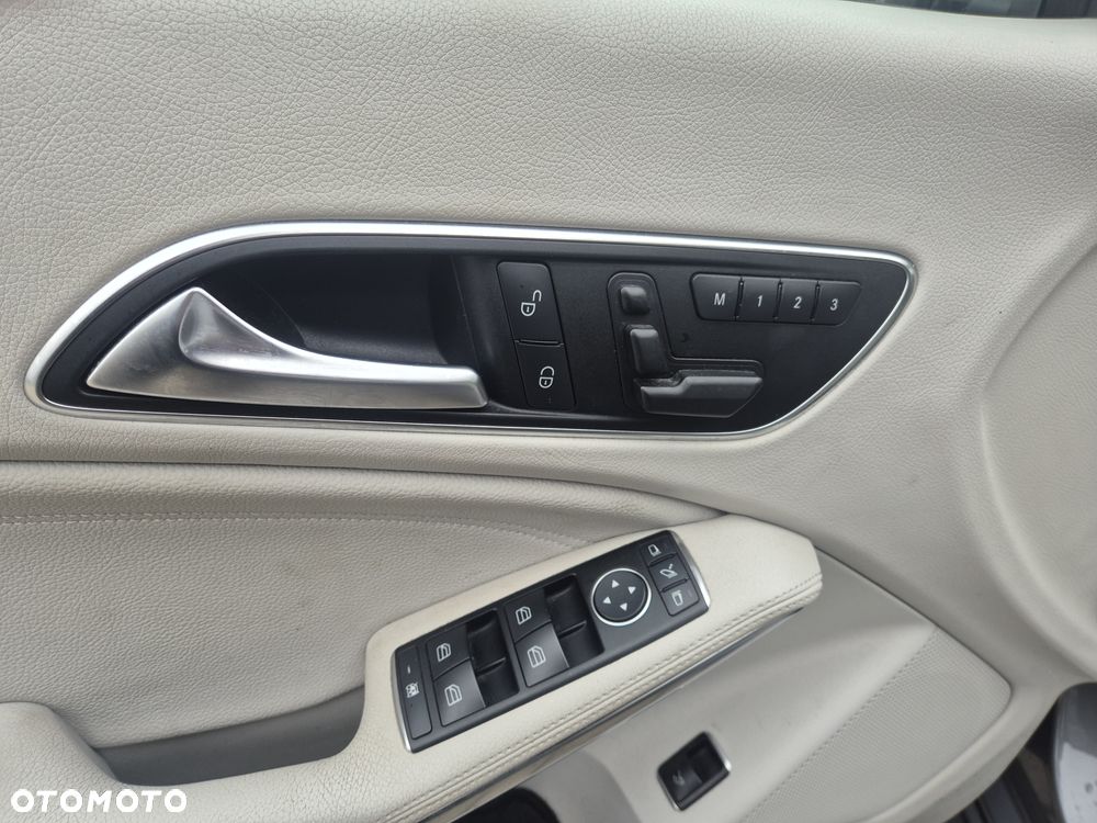 Mercedes-Benz CLA 200 7G-DCT UrbanStyle Edition - 21