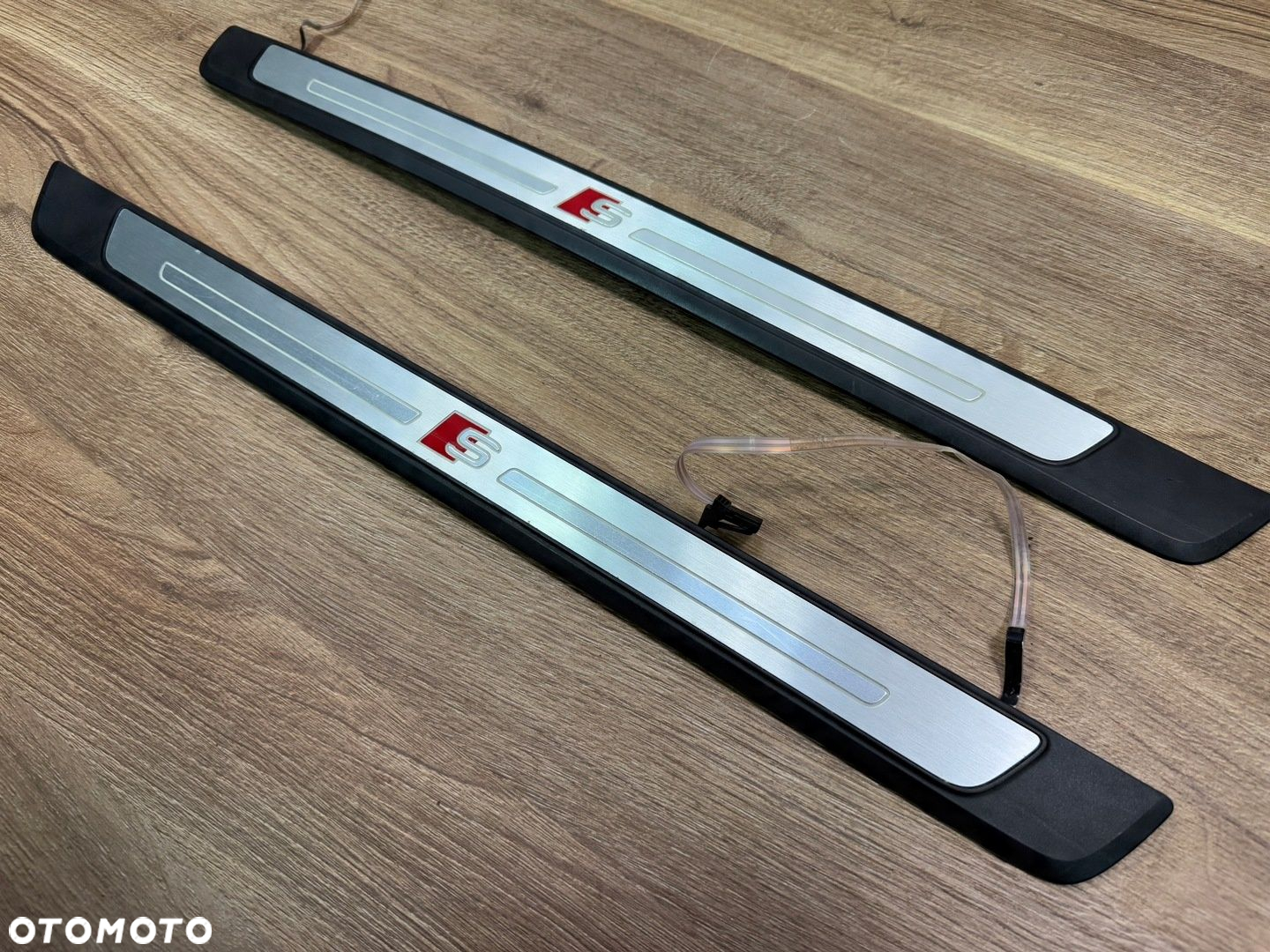 LISTWA PROGOWA NAKŁADKA LED PRAWA AUDI A4 S4 B9 8W0947418 S-LINE - 4