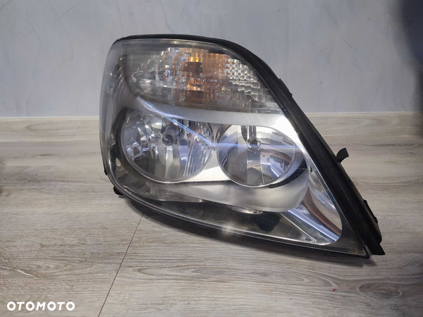 Reflektor prawy Lampa prawa Renault scenic