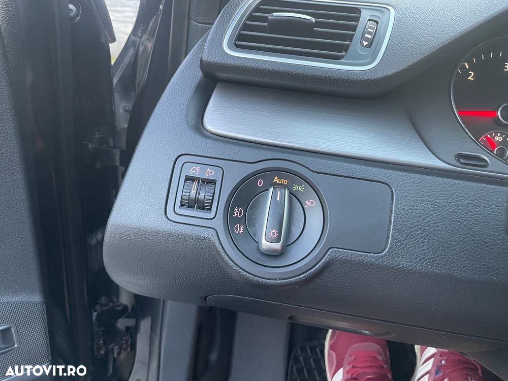 Volkswagen Passat - 31