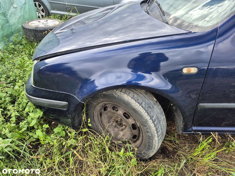 Błotnik prawy lewy vw golf iv kolor LB5N