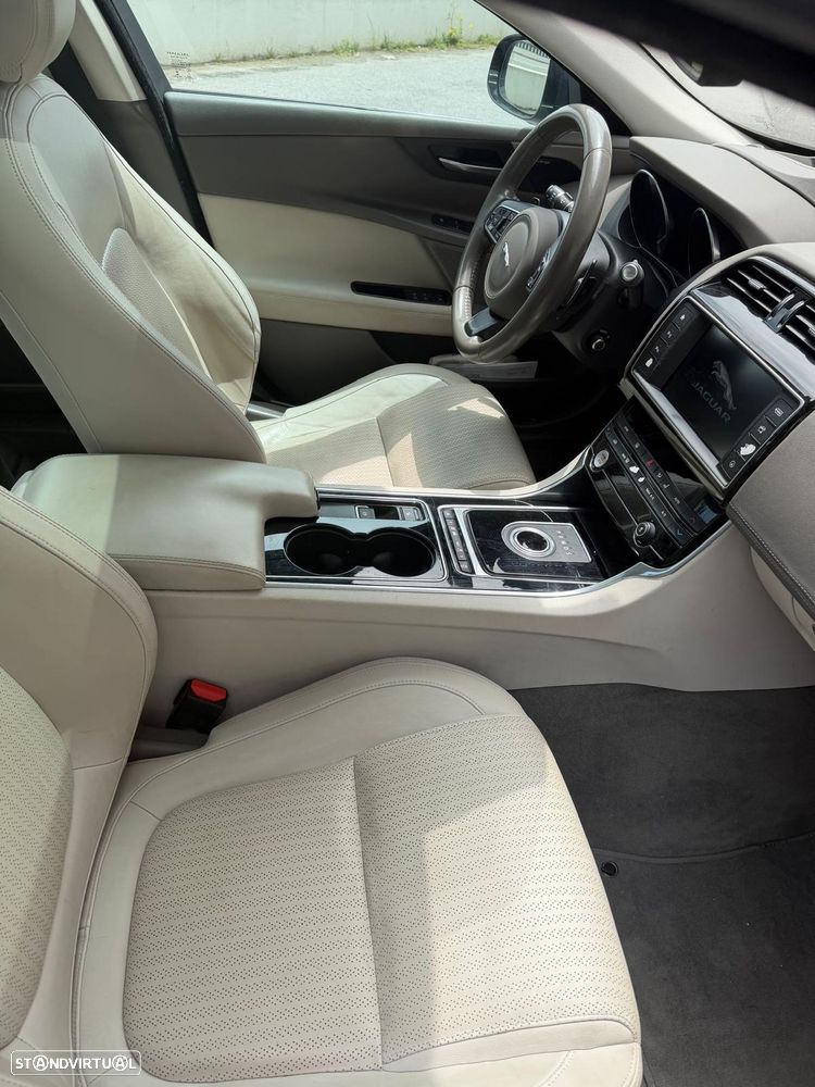 Jaguar XE 2.0 D Prestige Aut. - 6
