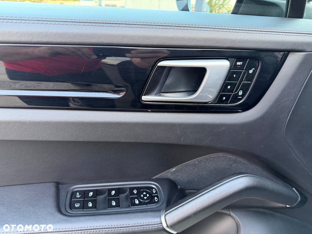 Porsche Cayenne E-Hybrid Tiptronic S Platinum Edition - 17