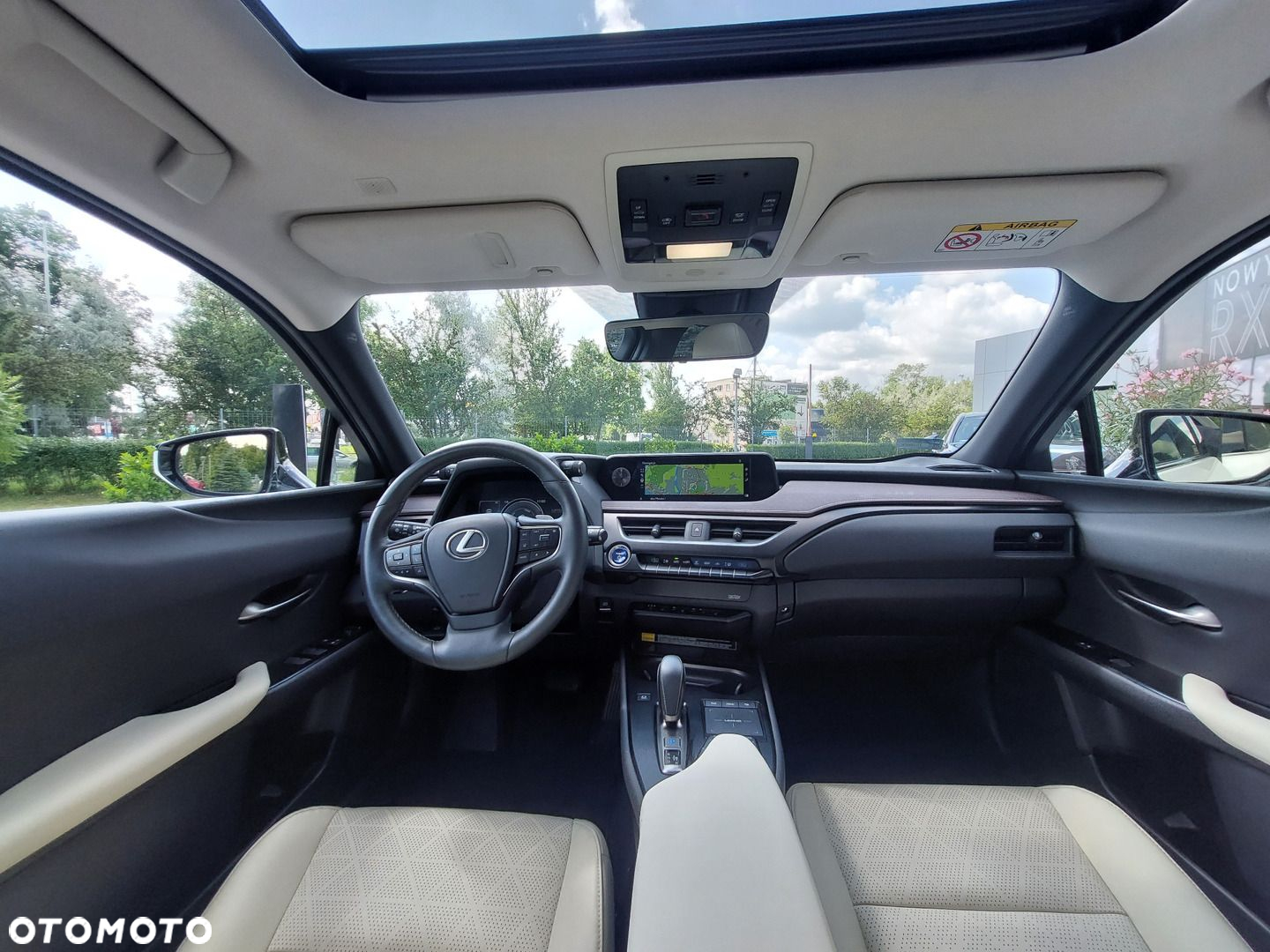 Lexus UX - 25