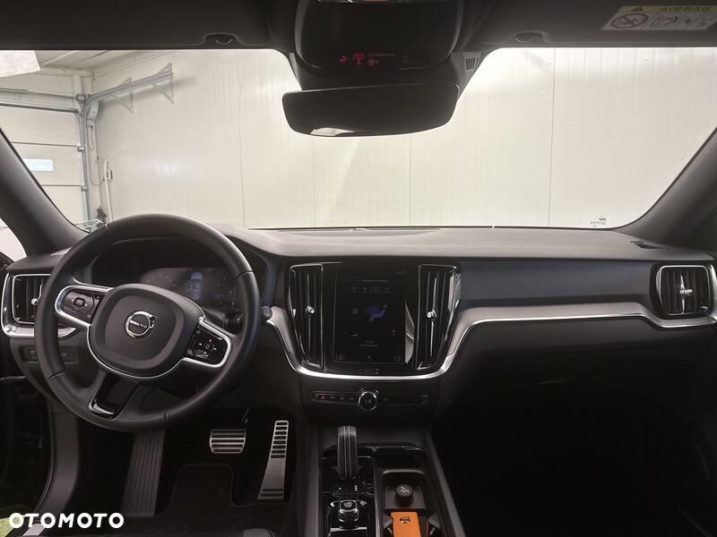 Volvo V60 B3 B R-Design - 22