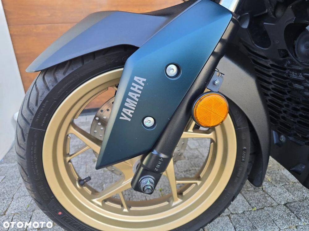 Yamaha X-max - 25