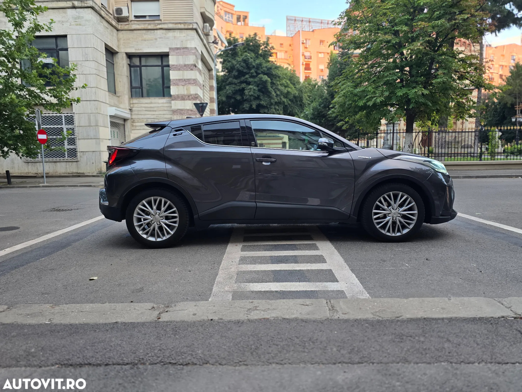 Toyota C-HR 1.8 Hybrid Team Deutschland - 6