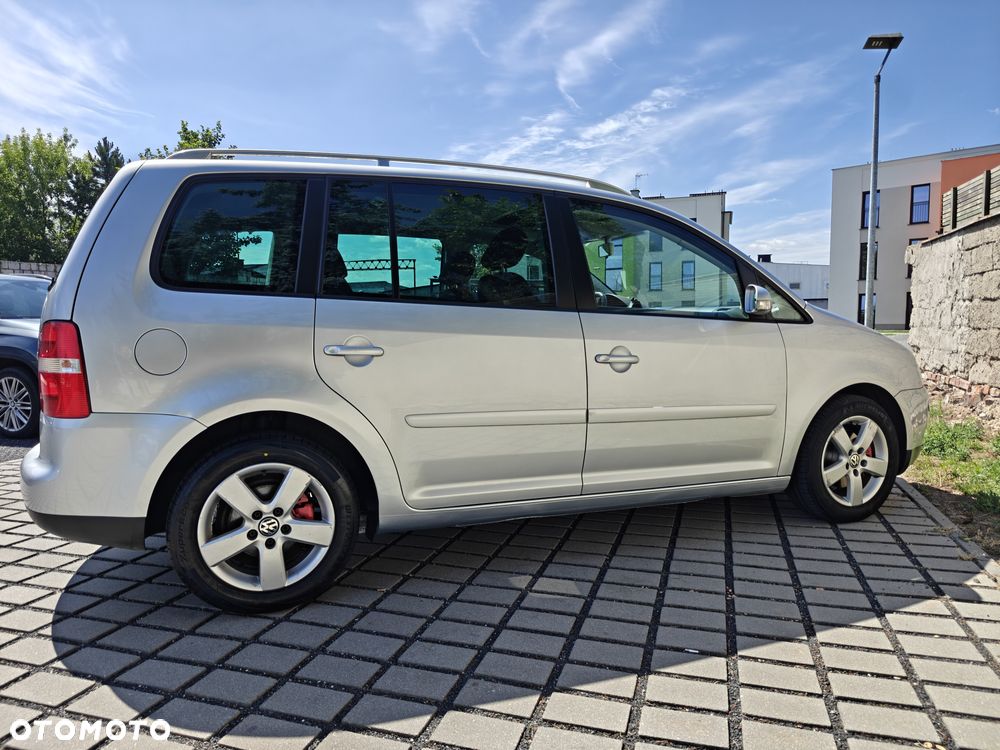Volkswagen Touran - 27